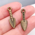Colgantes de flecha en aleación de bronce antiguo para joyería DIY y manualidades - Pala de Bronce Antiguo (20439)
