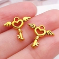 Colgantes de llave de corazón dorado con alas delicadas para joyería DIY y accesorios vintage - Llave Corazón Ala Oro Antiguo (20949)