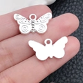 Colgante de mariposa hueca en plata para pulseras DIY y creación de joyas - Estilo Mariposa Plata Brillante (20184) / 22x12mm