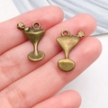 Vintage bronzen cocktailglas hanger voor DIY sieraden maken en sleutelhangers - Wijnglas (20773)
