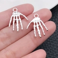 Colgantes de mano de esqueleto de aleación para joyas Halloween y llaveros DIY - Mano de Esqueleto (20131) / 1 Pieza/Paquete (17x21mm) / Plata Brillante