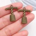 Vintage bronzen legering sleutelhanger met gedraaide textuur voor het maken van sieraden - Druiven Kurkentrekker Opener (20779)