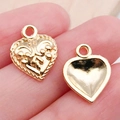 Gepolijste gouden hartbedels met vintage reliëfpatroon voor het maken van DIY-sieraden - KC Gouden Hart (19974)