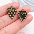 Vintage bronzen druiven bedeltjes voor DIY kettingen en handgemaakte sieraden decoratie - Fruit Druiven (20783)
