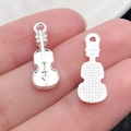 Colgante de violín plateado para pulseras DIY con diseño detallado de instrumentos - Guitarra (20925)