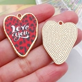 Gouden hartvormige hanger met rode luipaardprint en Love You inscriptie - Rood Onregelmatig Luipaardprint Hart (21325)