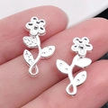 Zilveren bloemhangers van legering met gebogen stelen en gedetailleerde bladeren - Bright Silver Long Flower (19x10mm)