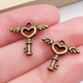 Colgantes de llave con corazón y alas en bronce vintage para joyería hecha a mano DIY - Llave Corazón Ala Bronce Antiguo (20980)