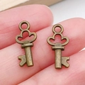 Colgante de llave de trébol de aleación de bronce vintage para joyería artesanal DIY - Llave Bronce Antiguo (20983)