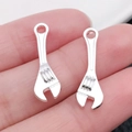 Mini colgantes de llave inglesa de plata para joyas DIY y fabricación de llaveros - Llave de Plata Brillante (20403)