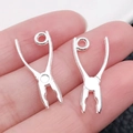Mini colgantes de alicates de aleación plateada para collares DIY y creación de joyas - Pinzas de Plata Brillante (20407)