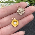 Colgantes de girasol de aleación para DIY con esmalte amarillo y acabado metálico dorado - Margarita Pequeña de Esmalte Amarillo (14784)