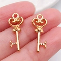 Colgante de llave de corazón dorado retro en la punta del dedo para joyería DIY - Llave Patrón Corazón Hueco Oro KC (18270)