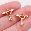 Colgantes llave con alas de corazón dorados para creación de joyería artesanal DIY - Llave Corazón Ala Oro KC (18321)