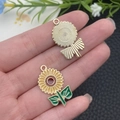 Colgante girasol DIY con pétalos de esmalte amarillo y reverso de metal dorado para joyas - Girasol de Esmalte Amarillo (19208)