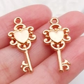 Colgante de llave con corazón en oro rosa con filigrana y centro liso - Llave Corazón Oro KC (20992)
