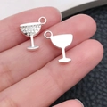 Zilveren martini glas bedeltjes met stippen voor het maken van retro sieraden - Wijnglas (20787)