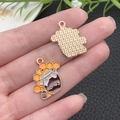 Colgante tarro de miel esmaltado dorado con patrón de panal para joyería DIY - Frasco de Miel de Esmalte Amarillo (21129)