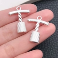 Paar vintage zilveren wijnopener bedeltjes voor DIY-kettingen en creatieve sieraden - Druif Kurkentrekker Vorm (20799)