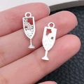 DIY champagneglas bedeltjes in glanzend zilver voor creatieve sieraden maken - Wijnglas Vorm (20800)