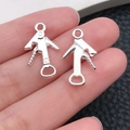 Mini vintage zilveren wijnopener bedeltjes met gladde en getextureerde metalen afwerkingen - Wijnflesopener Vorm (20801)