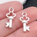 Colgante de llave vintage con forma de corazón plateado para bisutería artesanal - Llave Plata Brillante (20961)