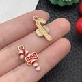 DIY kerstzuurstok hangers in goud en rood-wit emaille met kleine strik details - Rood Witte Emaille Kerst Snoepje (10x21)