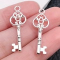 Colgante de llave vintage en plata brillante para creación de joyas y manualidades DIY - Llave Plata Brillante (20968)