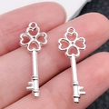 Colgante de llave trébol corazón plateado de aleación para accesorios de joyería DIY - Llave Plata Brillante (20970)