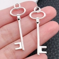 Par de colgantes de llave vintage de aleación plateada para joyería y manualidades DIY - Llave Plata Brillante (20975)