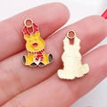 Colgante de reno navideño esmaltado en amarillo con reverso metálico dorado texturizado - Estilo Reno de Navidad con Bufanda Amarilla (21055)