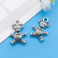 Set de dos colgantes de osito de peluche en plata antigua de aleación para joyería DIY - Estilo Oso con Pajarita de Rejilla (18415)