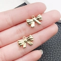 Paia di ciondoli a fiocco placcati oro KC per gioielli fai-da-te su base di pelle - Fiocco Minuscolo (11x17mm)