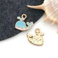 Pendentif baleine bleue avec bords dorés et dos texturé pour bijoux DIY - Baleine Océanique en Émail Bleu Lac (11029)