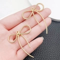 Ciondolo a fiocco dorato traforato in finitura oro KC per gioielli e bracciali - Fiocco Lungo di Corda (44x36mm)