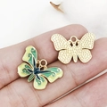 Ciondolo a farfalla sfumato giallo-verde con retro in metallo dorato per gioielli DIY - Smalto Bicolore Verde (19087)