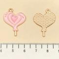 Colgante piruleta de corazón rosa esmaltado para joyas DIY con reverso dorado - Piruleta de Corazón Rosa (21124)