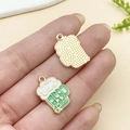 Pendentif chope de bière verte St. Patrick avec trèfle pour création de bijoux - Chope de Bière Trèfle Clair