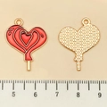 Colgante de piruleta corazón con esmalte rojo y reverso dorado para creación de joyería - Piruleta Corazón Roja (21471)