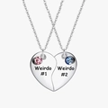 Nahaufnahme der geteilten Herzketten mit bunten Steinen und Weirdo-Gravur - Weirdo Rosa und Blaues Strass Herz-Puzzle 2-Teiliges Set (款式6)