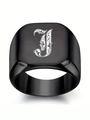 Vue détaillée d'une bague chevalière noire gravée d'une lettre J gothique - Style Lettre J (J)