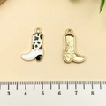 Pendentif botte de cow-boy en émail avec motif vache noir et blanc et fini doré - Botte de Cowboy Blanche (21851)