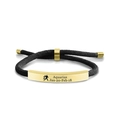 Dettaglio del bracciale intrecciato Acquario con placca dorata del segno zodiacale - Acquario Oro