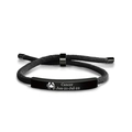 Dettaglio del bracciale intrecciato nero segno Cancro con piastra metallica incisa - Cancro Nero