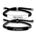 Paar gevlochten koppelarmbanden met 'To infinity' en 'And Beyond' gegraveerde metalen bedels - Infinity Beyond Stijl