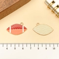 Emaille American football hanger voor DIY sieraden en sleutelhangers in rood en oranje finish - American Football (21720) / 28x19mm / Oranje Emaille