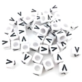 Cuentas de cubo de 6mm en acrílico blanco con letra V negra para joyería de bricolaje - Base Blanca Letra Negra-V / Paquete de 100
