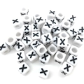 Cuentas cuadradas blancas de 6mm con letra X negra para joyería y pulseras DIY - Base Blanca Letra Negra-X / Paquete de 100