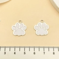 Lot de deux breloques en émail en forme de patte de chat pour création de bijoux - Style Griffe de Chat Blanche (12072)