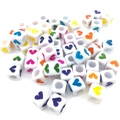 Cuentas de cubo de acrílico blanco de 6 mm con corazones de colores para joyería DIY - Cuenta de Corazón de Color Cuadrada Blanca